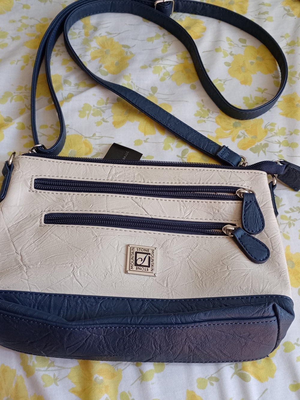 Stone Mountain Accessories Women's Two-Tone Crossbody Bag in Cream and Navy